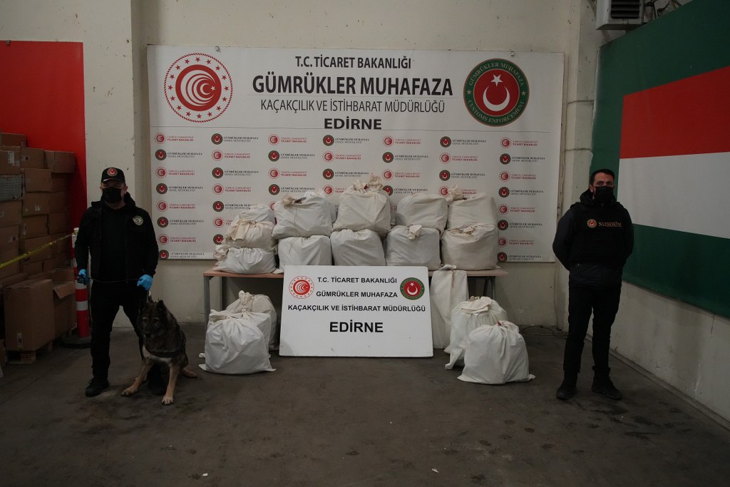 Uyuşturucuyu tampondan egzoza, stepneden tavana gizlemişler