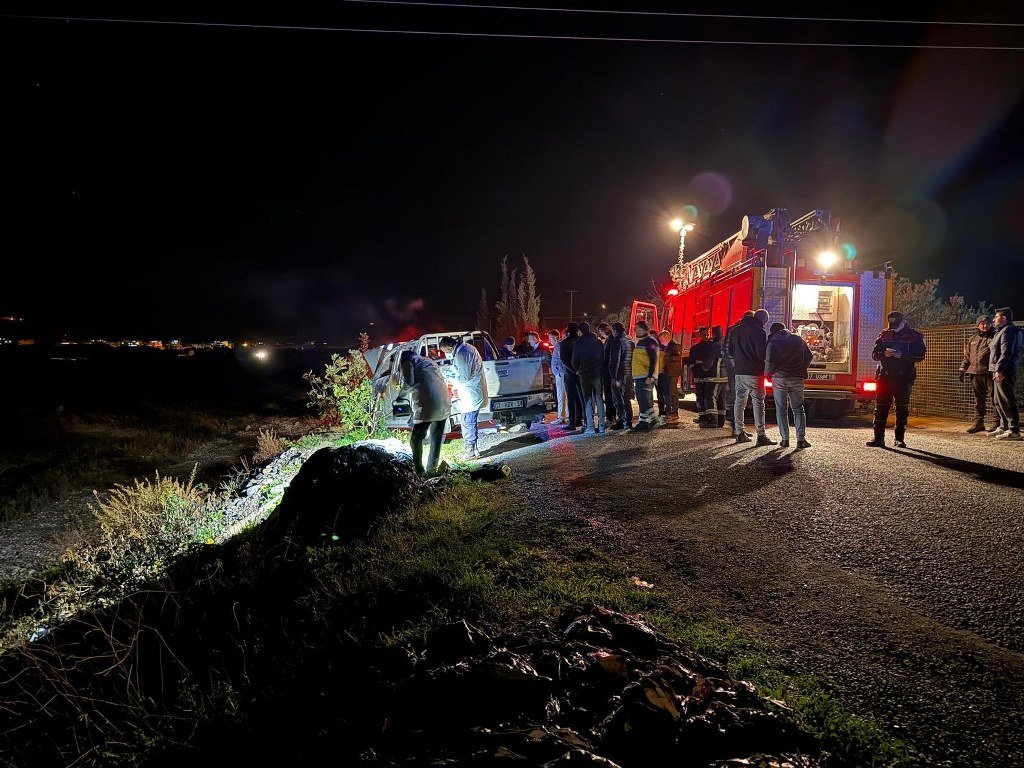 Araç içinde yanmış ceset bulundu