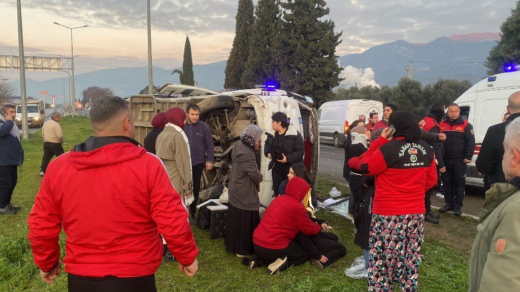 Buzlanan yolda can pazarı: İşçiler yola savruldu