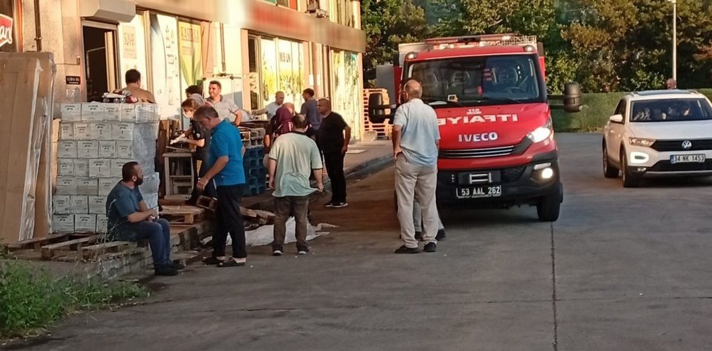 Yük asansörüne sıkışan şahıs hayatını kaybetti