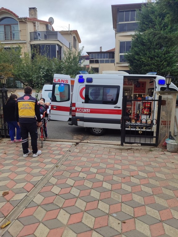 Karbonmonoksit zehirlenmesi: 4 kişi hastaneye kaldırıldı