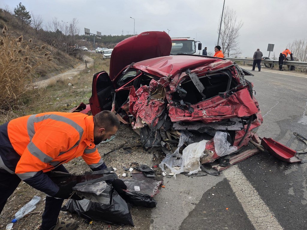 6 araçlı zincirleme kaza: 5 yaralı