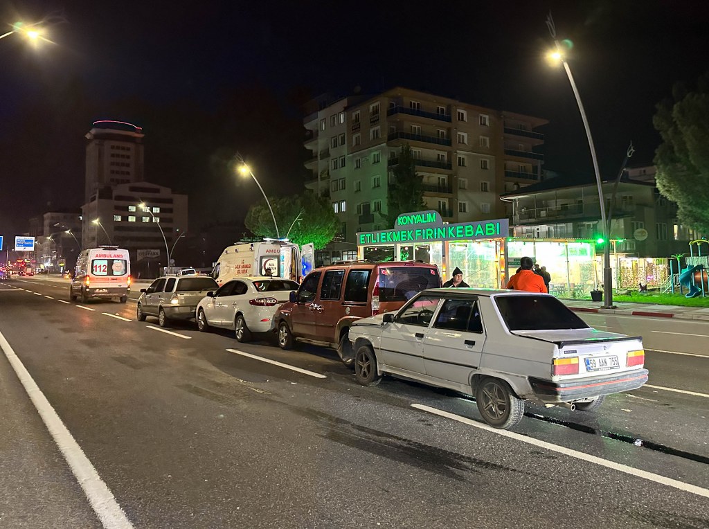 Zincirleme trafik kazasında 6 kişi yaralandı