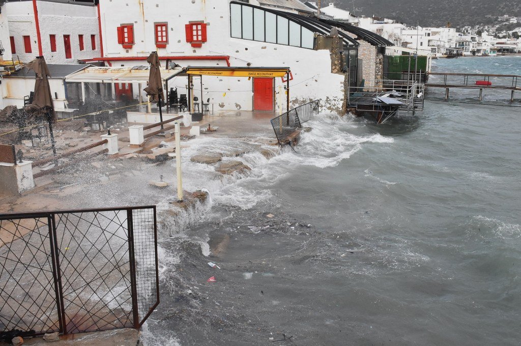 Bodrum, Marmaris ve Milas’ta fırtına etkili oluyor