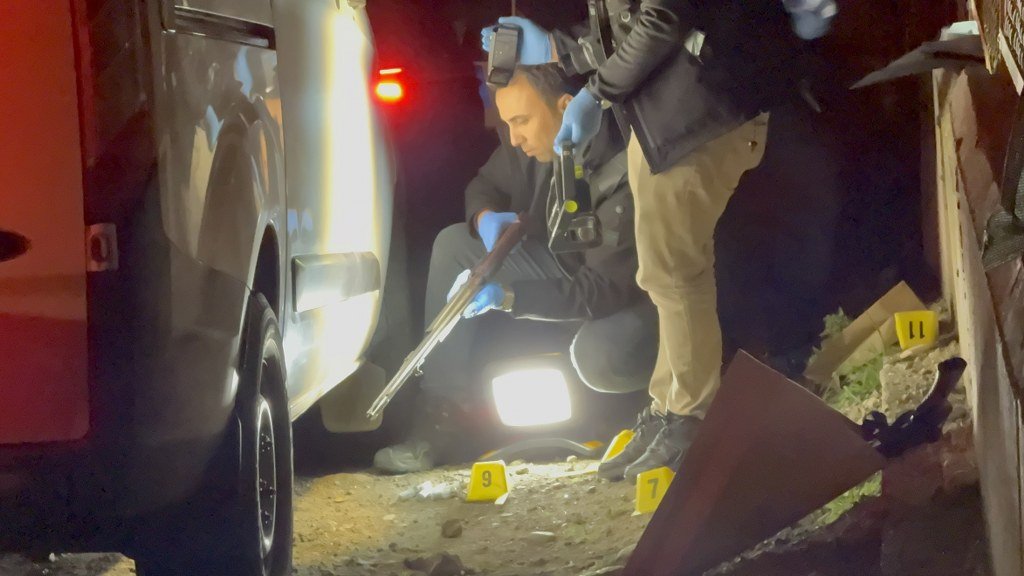 Maskeli şahıslar, iki kardeşe silahlı saldırı düzenledi: 1 ölü, 1 yaralı