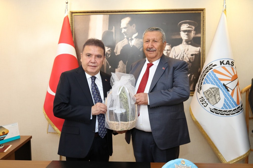 Kaş’ta ziyaret ve incelemeler yapan Başkan Böcek, “Gereğini yapıyoruz”