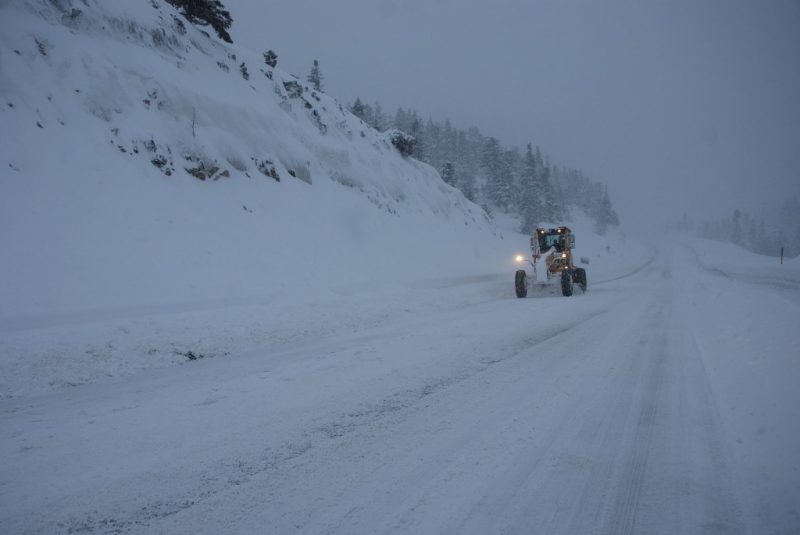Akseki-Seydişehir karayolu yoğun kar nedeniyle tır geçişine kapatıldı