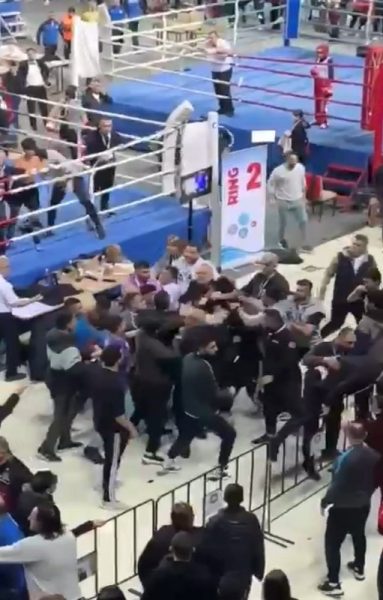 Kick boks maçında kavga ring dışına taştı: 1’i hakem 2 yaralı