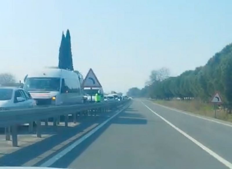 3 araçlı trafik kazası: 4 yaralı