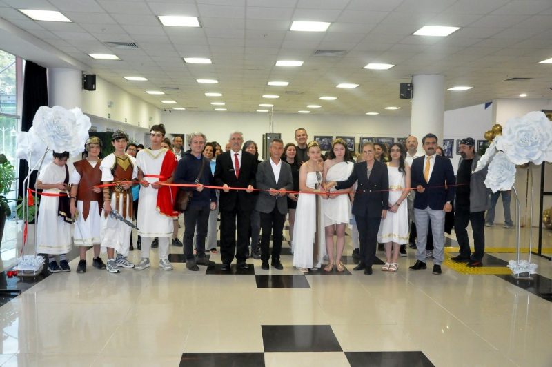 MTK Koleji’nden “genç karyalılar” resim sergisi