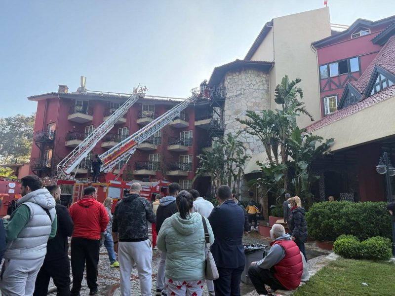 otel yangını kontrol altına alındı