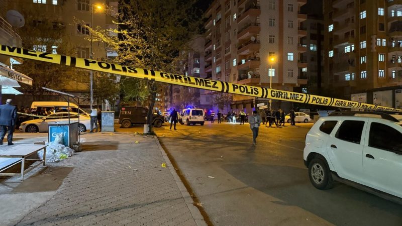 Silahlı saldırı: Anne, baba ve oğulları yaralandı