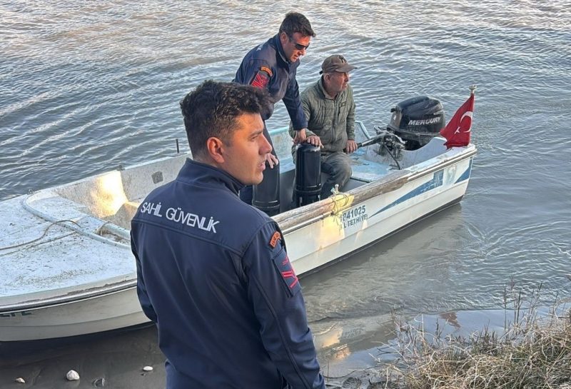 Tekneden denize düşen şahıs için arama çalışması başlatıldı