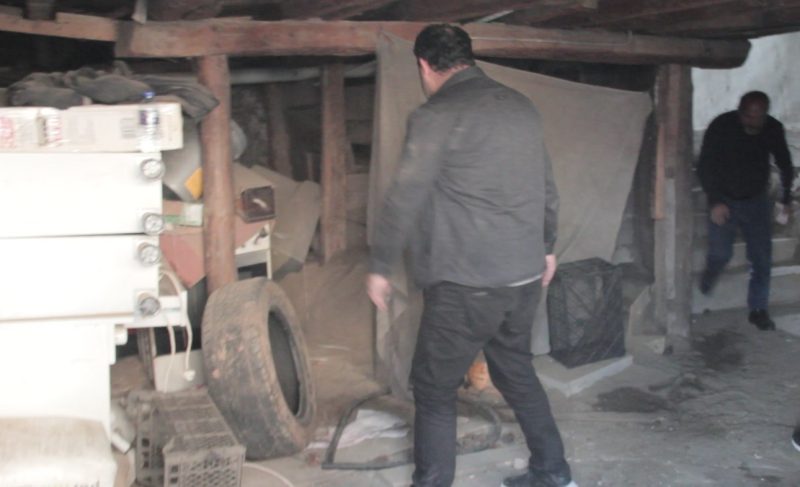 Girilen evde 30 metrelik define tüneli çıktı