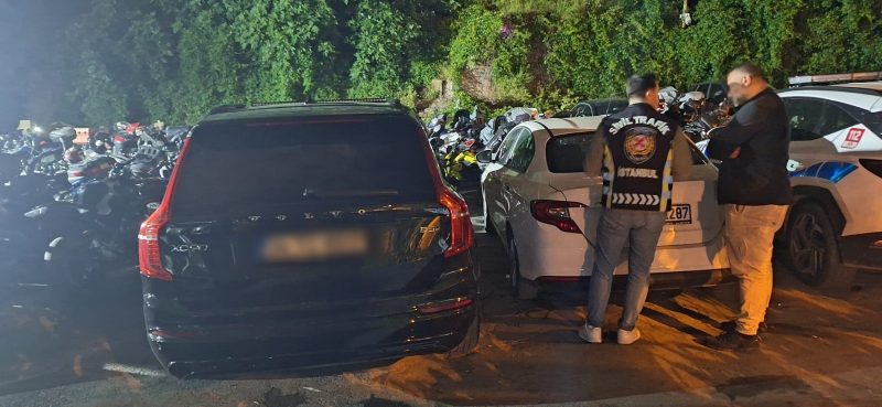 Aracında usulsüz çakar bulunan sürücüye 136 bin 165 lira ceza