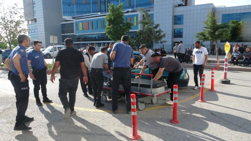 Mezarlıkta silahlı ve bıçaklı kavga: 1 ölü, 2 yaralı