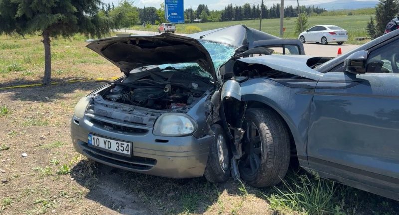 Cip ile otomobil çarpıştı: 1 ölü, 2 yaralı