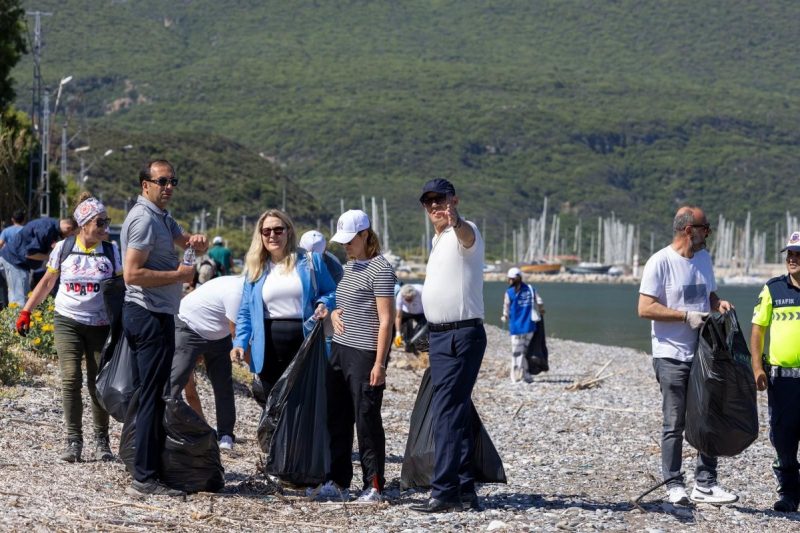 2 ton çöp toplandı