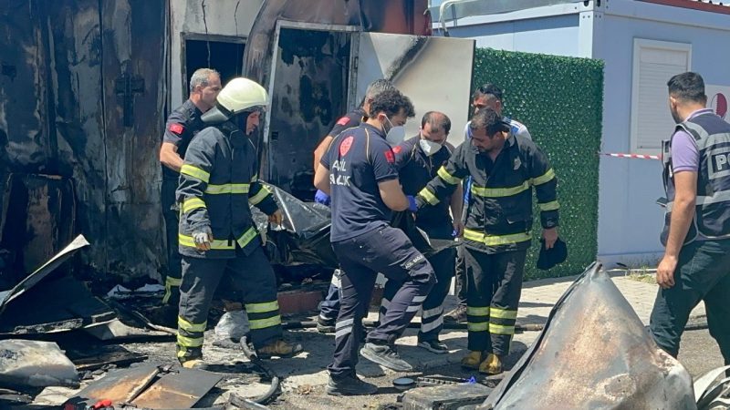 Konteynerde kalan depremzede feci şekilde can verdi