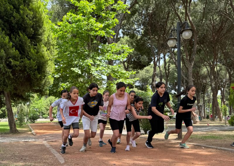 Aquatlon Şampiyonası’na katılan 76 genç sporcu birincilik için mücadele etti.