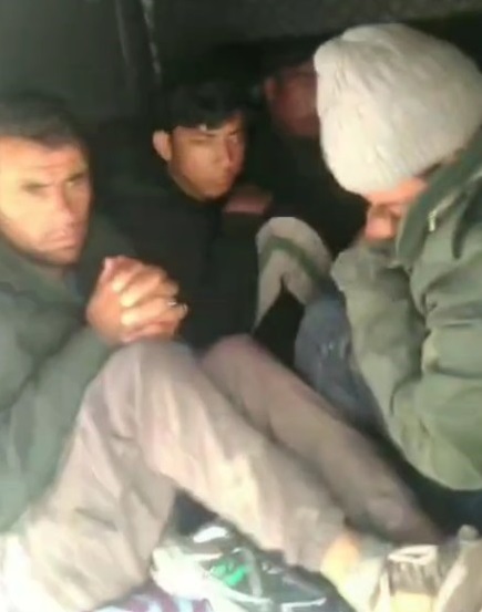  Otobüsün bagaj kısmında 10 düzensiz göçmen yakalandı