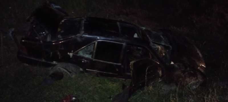 Şarampole devrilen Mercedes kağıt gibi ezildi biri agır 5 yaralı