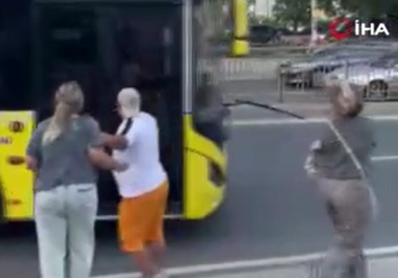 İETT şoförü otobüsü yolcuların üzerine sürdü: O anlar kamerada