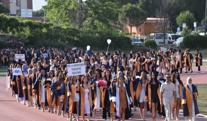 Sağlık Bilimleri Fakültesi’nden 421 öğrenci meslek yaşamlarına uğurlandı