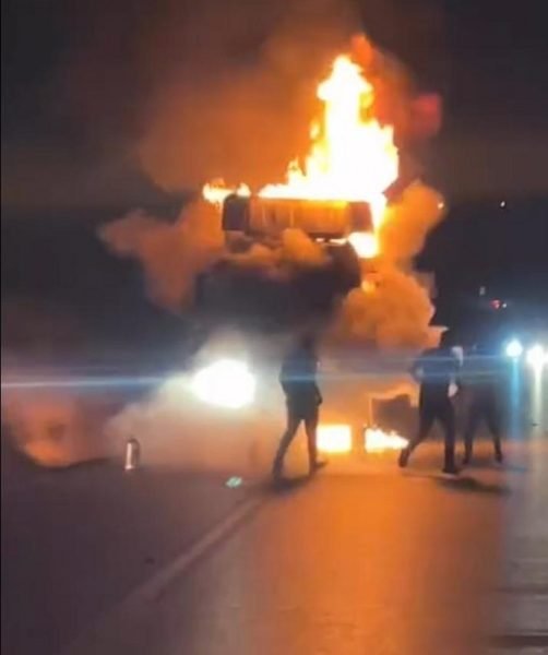 Tır alev alev yandı