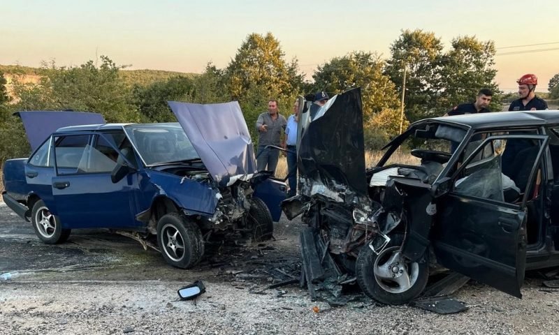 Kafa kafaya çarpıştılar: 1 ölü, 3 ağır yaralı