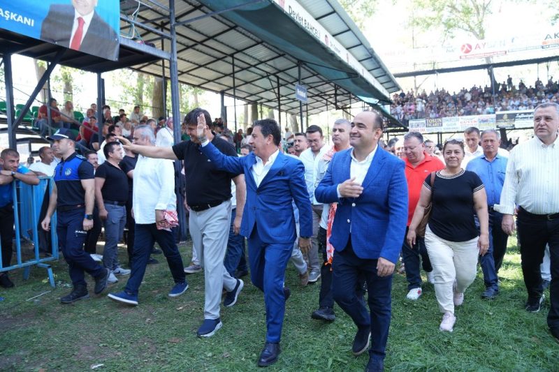 Siyasiler ve bürokratlar da er meydanında