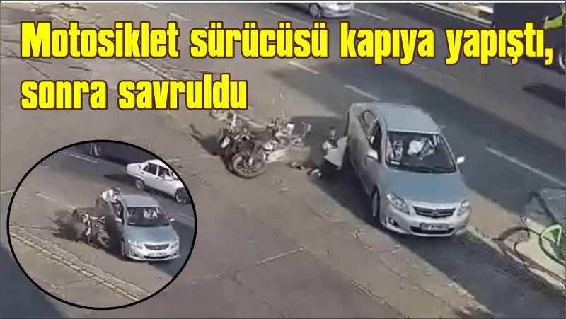 Motosiklet sürücüsü kapıya yapıştı, sonra savruldu