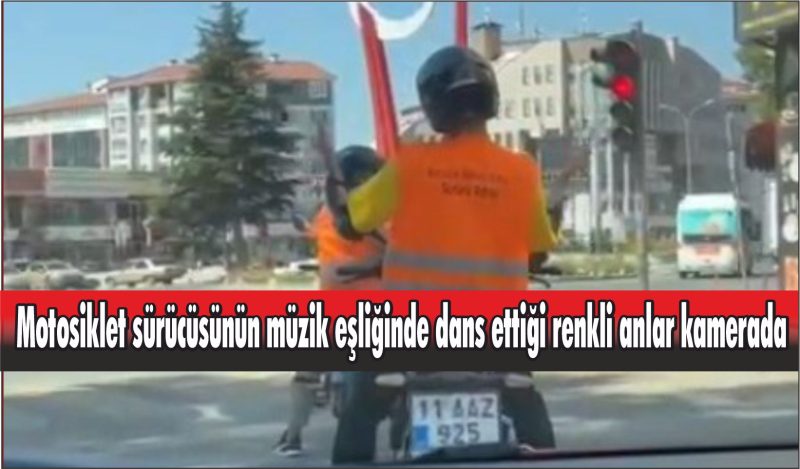 Motosiklet sürücüsünün müzik eşliğinde dans ettiği renkli anlar kamerada