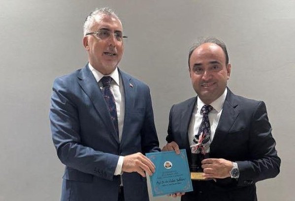 Başkan Akdenizli Dr. Vedat Işıkhan’ı güreşe davet etti