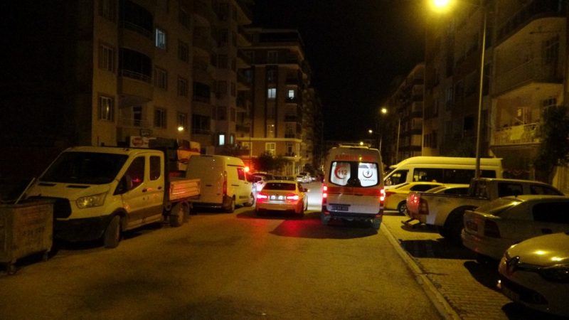 Yaşlı kadın yarı çıplak ölü bulundu