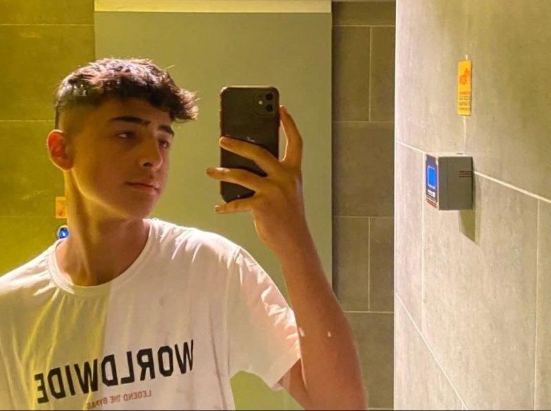 Otomobille çarpışan motosikletli çocuk hayatını kaybetti