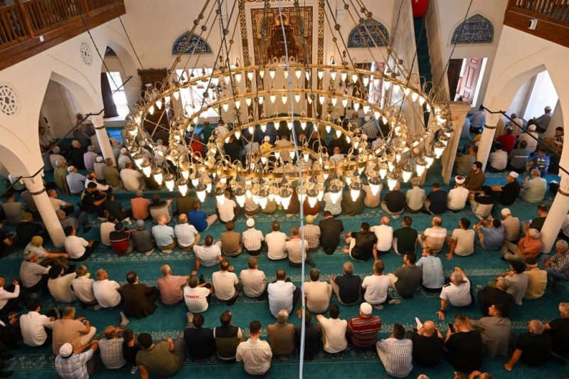 Cuma hutbesi: “Din İstismarı”