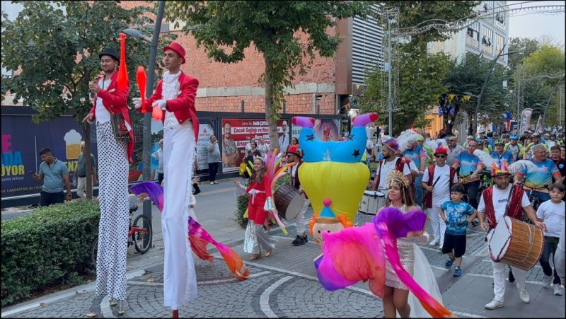 Bisiklet festivali kortej ile başladı