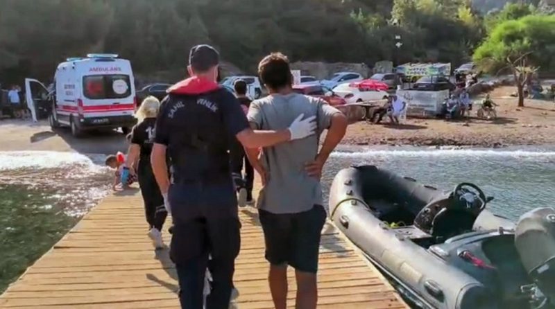 Yatta rahatsızlanan vatandaşa Sahil Güvenlik tıbbi tahliye gerçekleştirdi