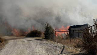 Karabük’teki yangın evlere sıçradı