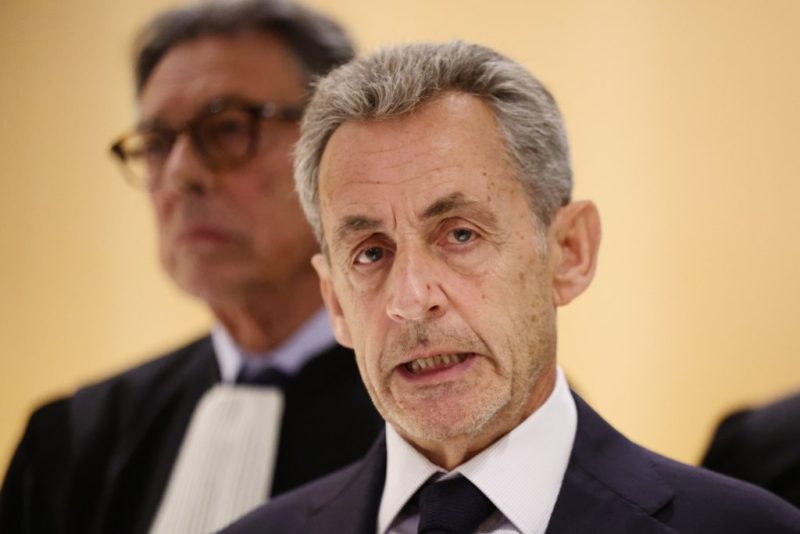 Cumhurbaşkanı Sarkozy cezaevine girecek