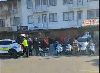 Otomobil Motosiklet Tamir Dükkanına Girdi, 3 Yaralı