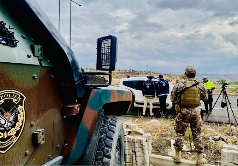 169 göçmen kaçakçısı ve 783 düzensiz göçmen yakalandı