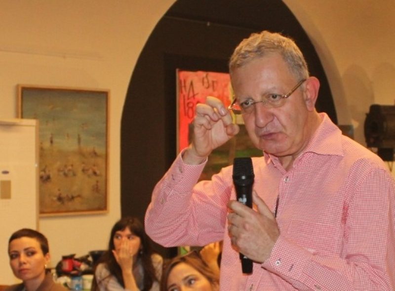 Opr. Dr. Talu: “Gözlerinizi temiz tutun”