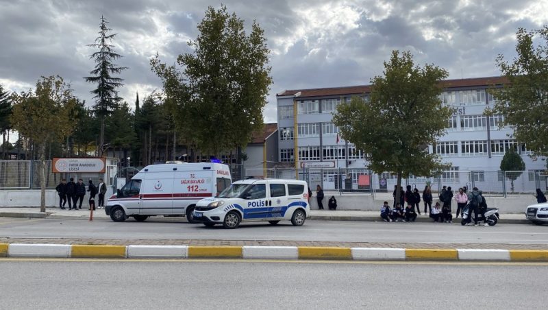 Bıçaklı kavgada kan aktı: 1 yaralı