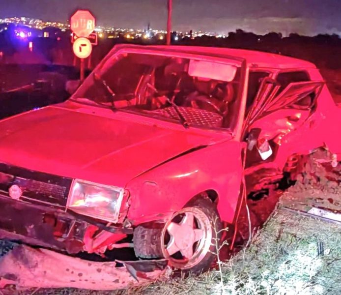 İki otomobil kavşakta çarpıştı: 6 yaralı