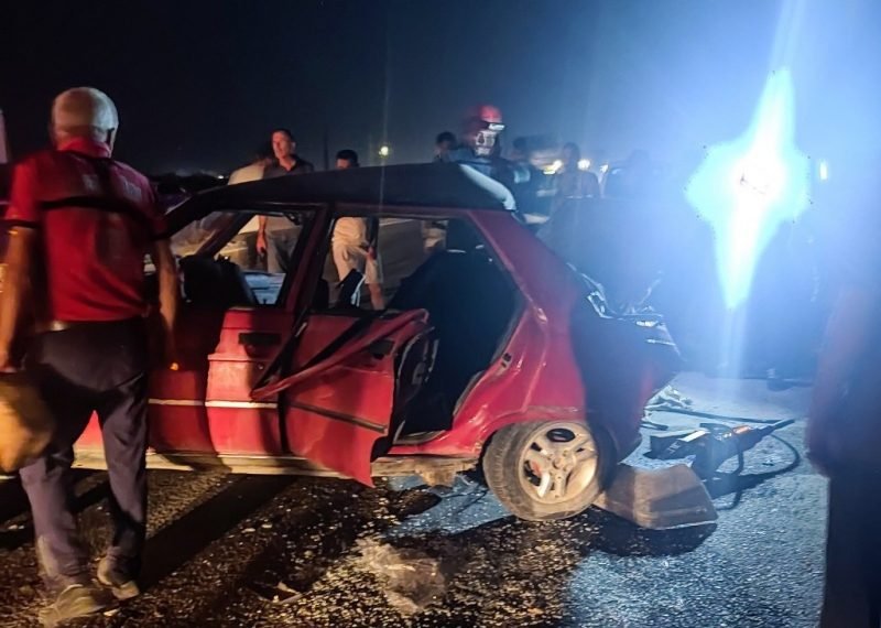 İki otomobil çarpıştı: 1 ölü, 4 yaralı