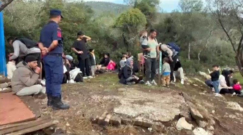 Milas’ta 33’ü çocuk, 74 düzensiz göçmen yakalandı