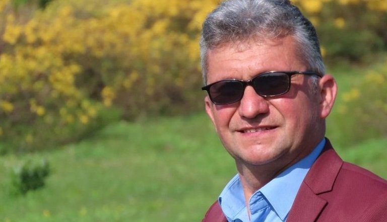 Sahnede kalp krizi geçiren  sanatçı hayatını kaybetti