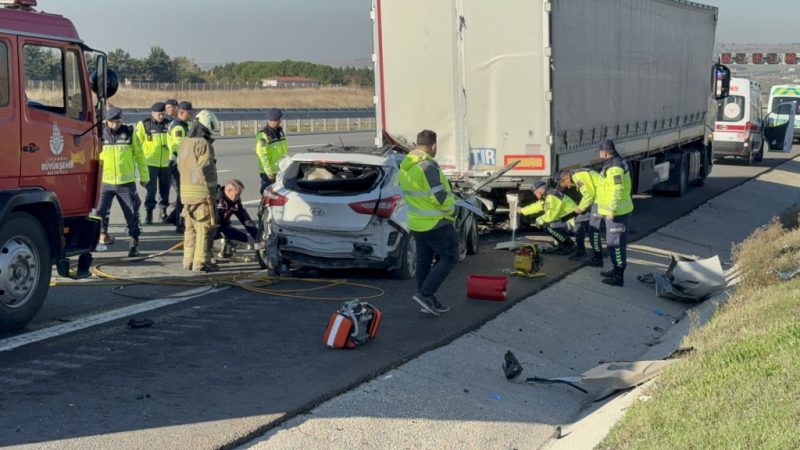 Otomobil Tıra çarptı: 1 ölü